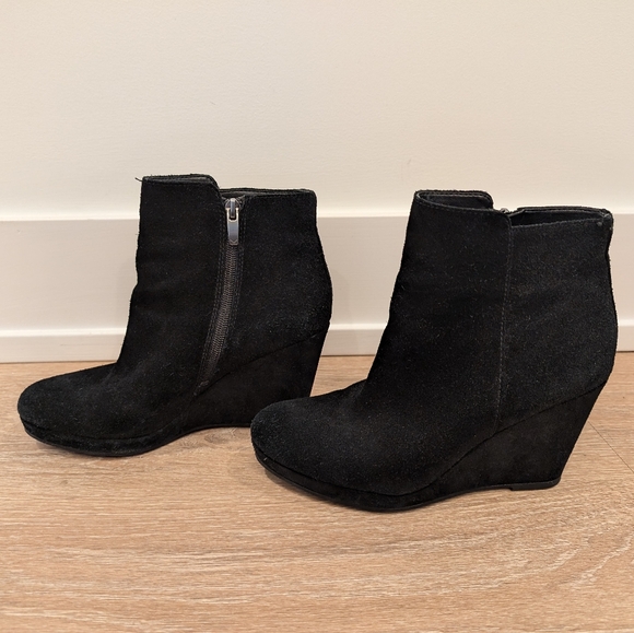 Via Spiga Black Suede Booties - Size 7.5 - Picture 3 of 11